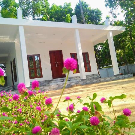 Coconut Garden Apartment Cherai Beach Bagian luar foto