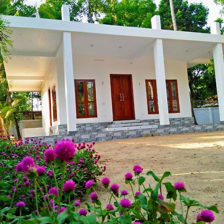 Coconut Garden Apartment Cherai Beach Bagian luar foto