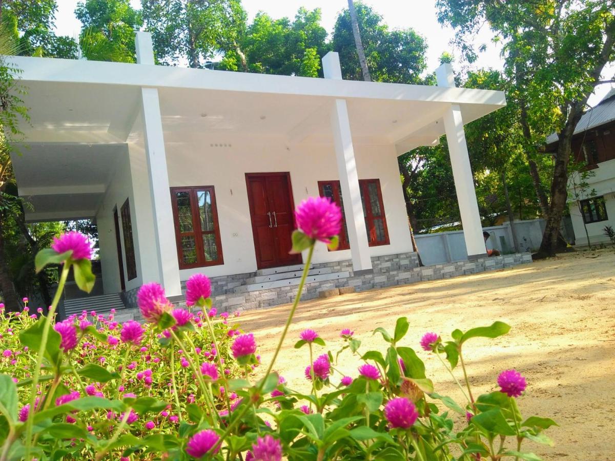 Coconut Garden Apartment Cherai Beach Bagian luar foto